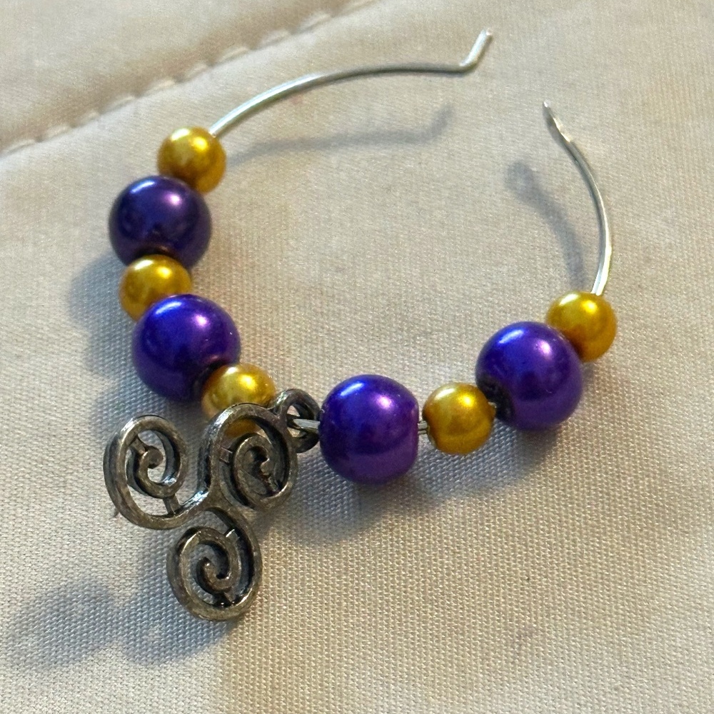 Wine glass tag stainless steel hoop gold/purple beads Celtic triple spiral